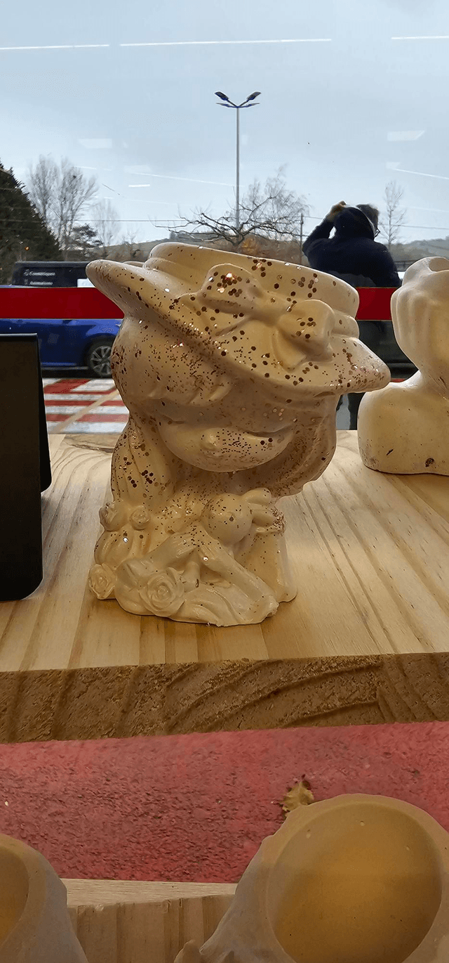 Jeune fille au chapeau